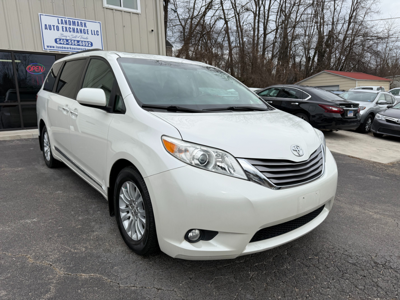 Toyota Sienna XLE FWD 8-Passenger V6 2016