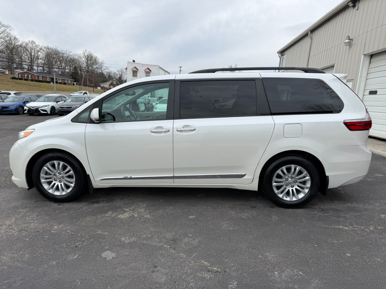 Toyota Sienna XLE FWD 8-Passenger V6 2016