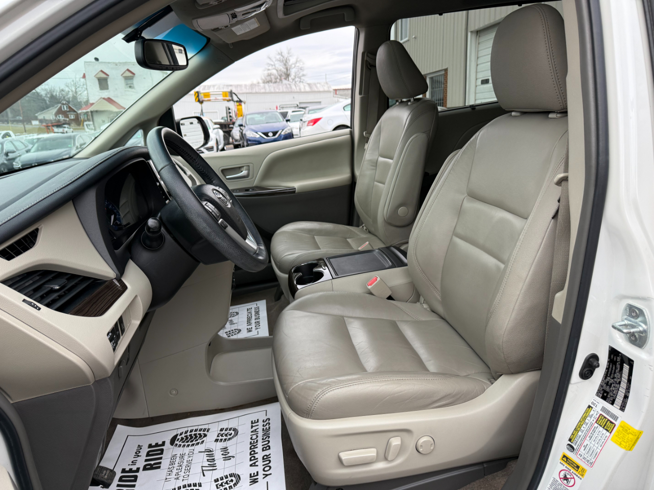 Toyota Sienna XLE FWD 8-Passenger V6 2016