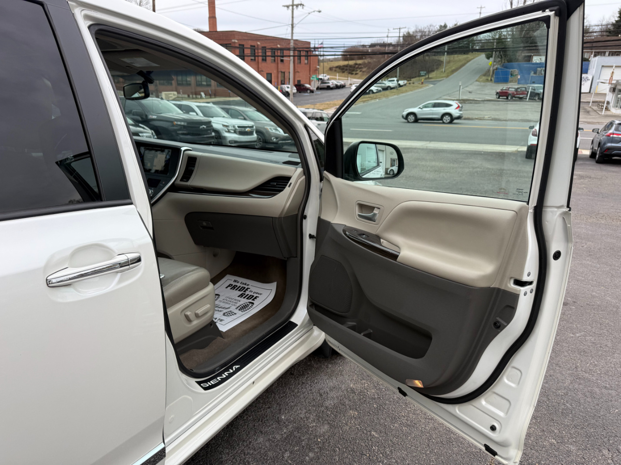 Toyota Sienna XLE FWD 8-Passenger V6 2016