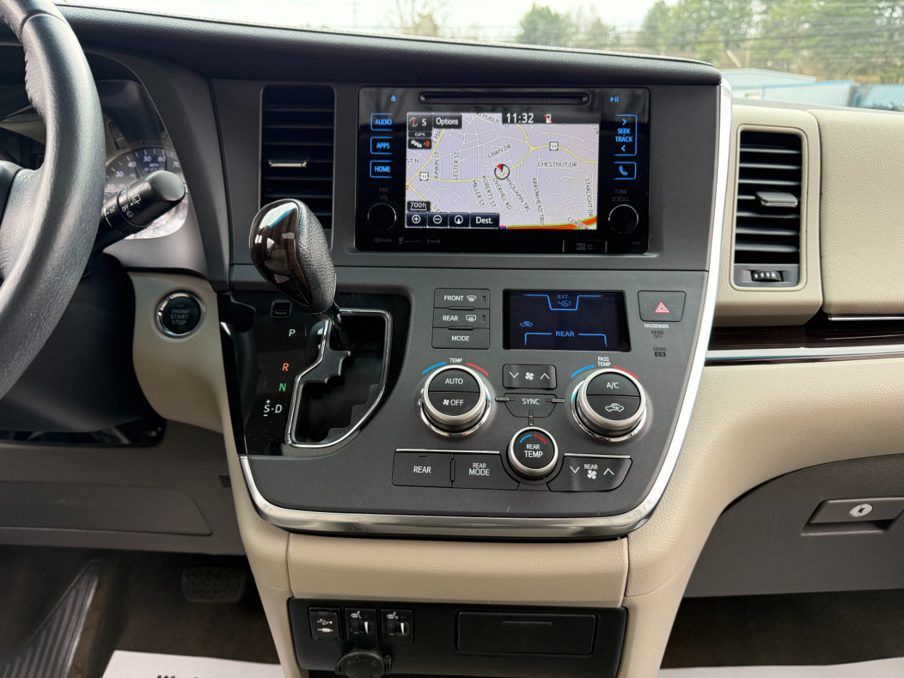 Toyota Sienna XLE FWD 8-Passenger V6 2016