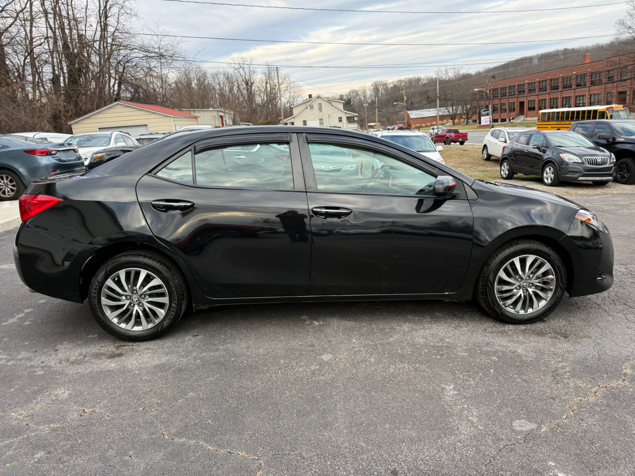 Toyota Corolla XLE CVT 2017