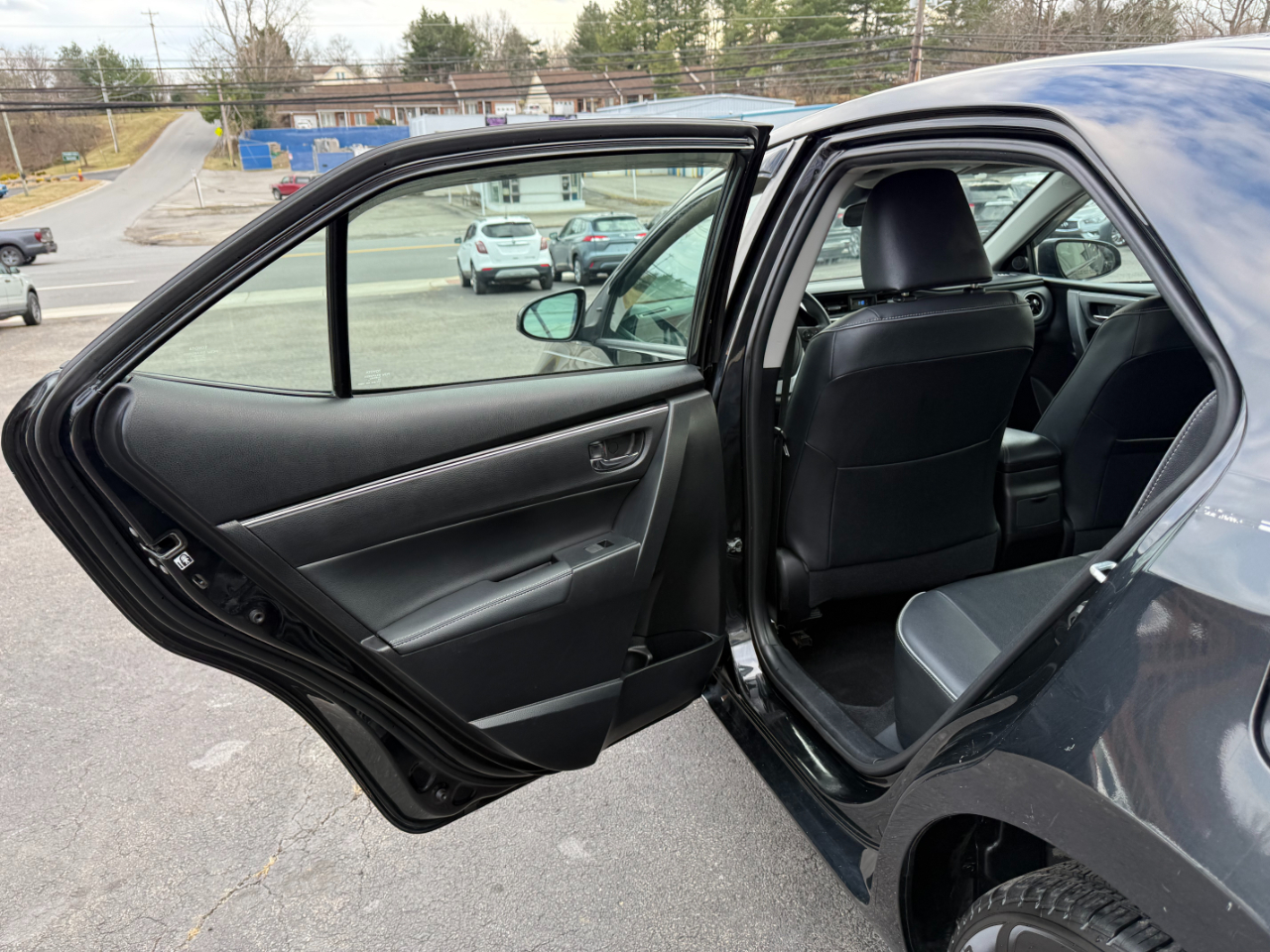 Toyota Corolla XLE CVT 2017