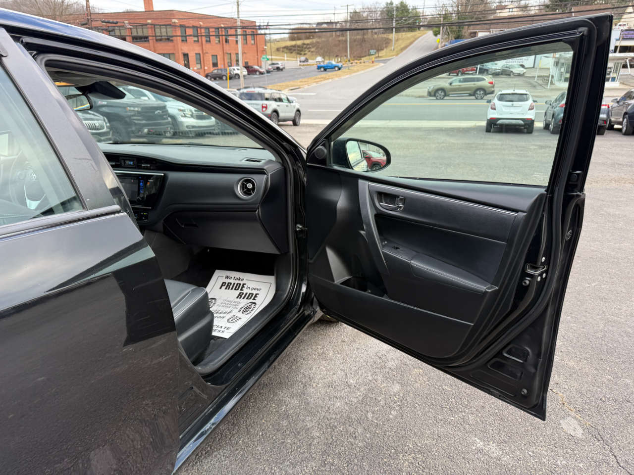 Toyota Corolla XLE CVT 2017