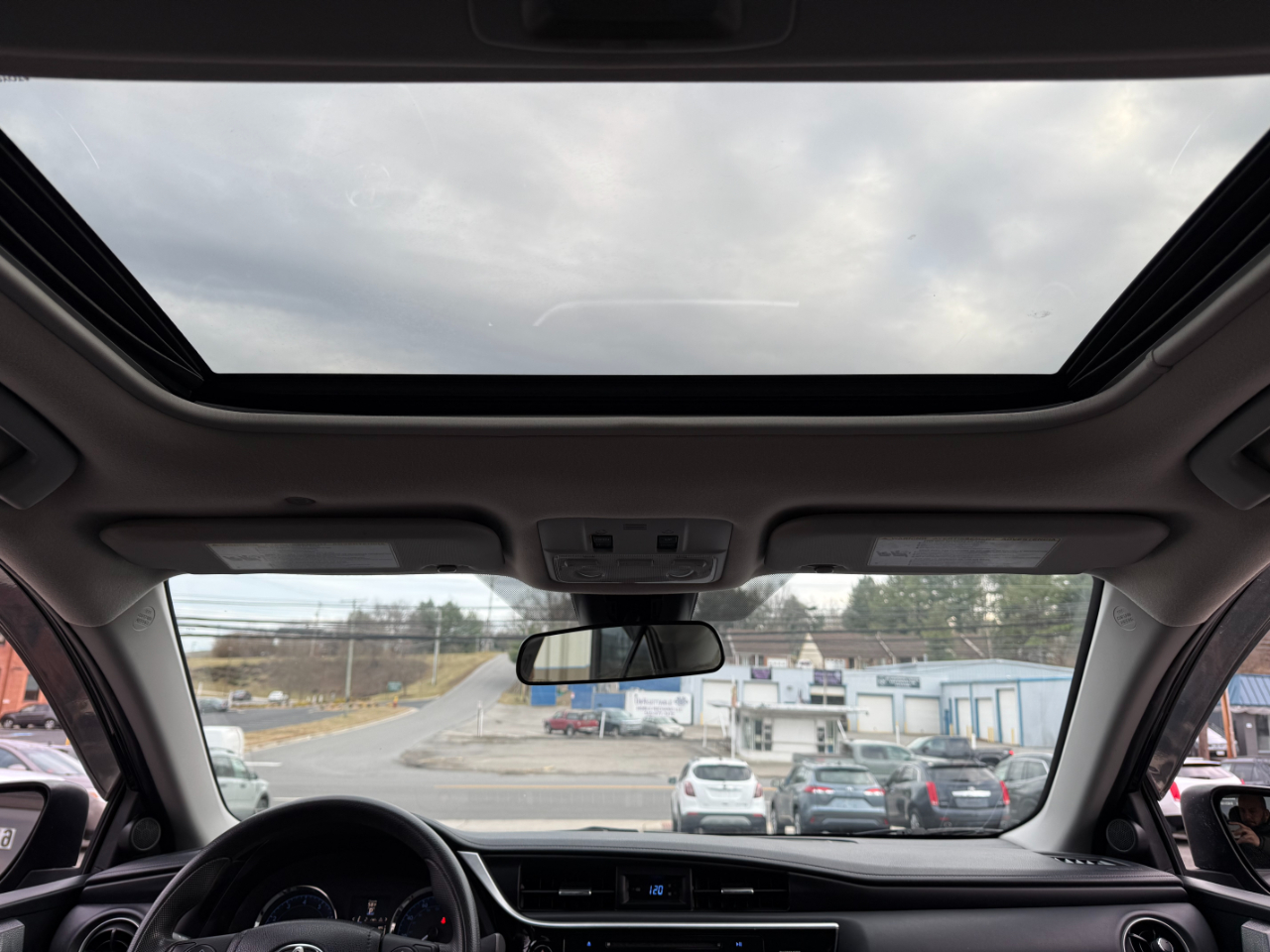 Toyota Corolla XLE CVT 2017