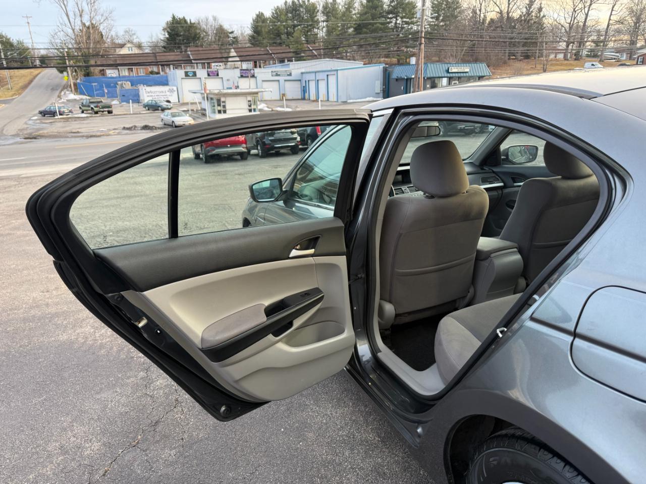 Honda Accord LX sedan AT 2012