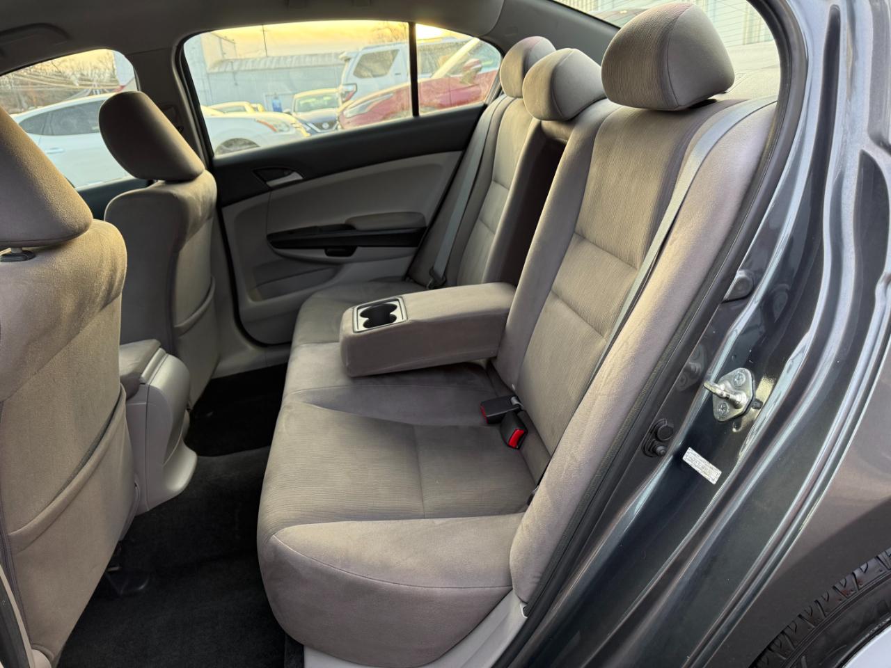 Honda Accord LX sedan AT 2012