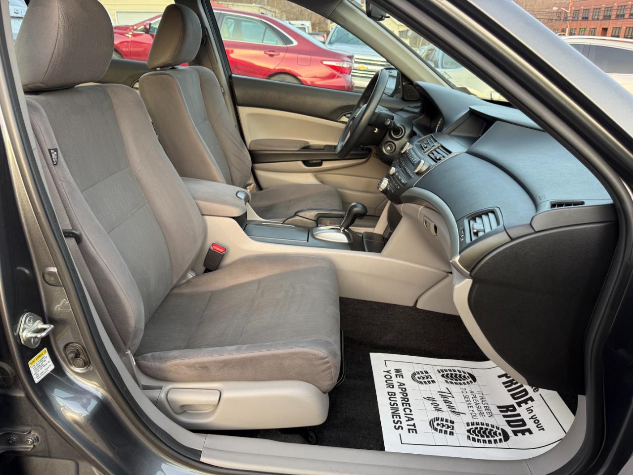 Honda Accord LX sedan AT 2012