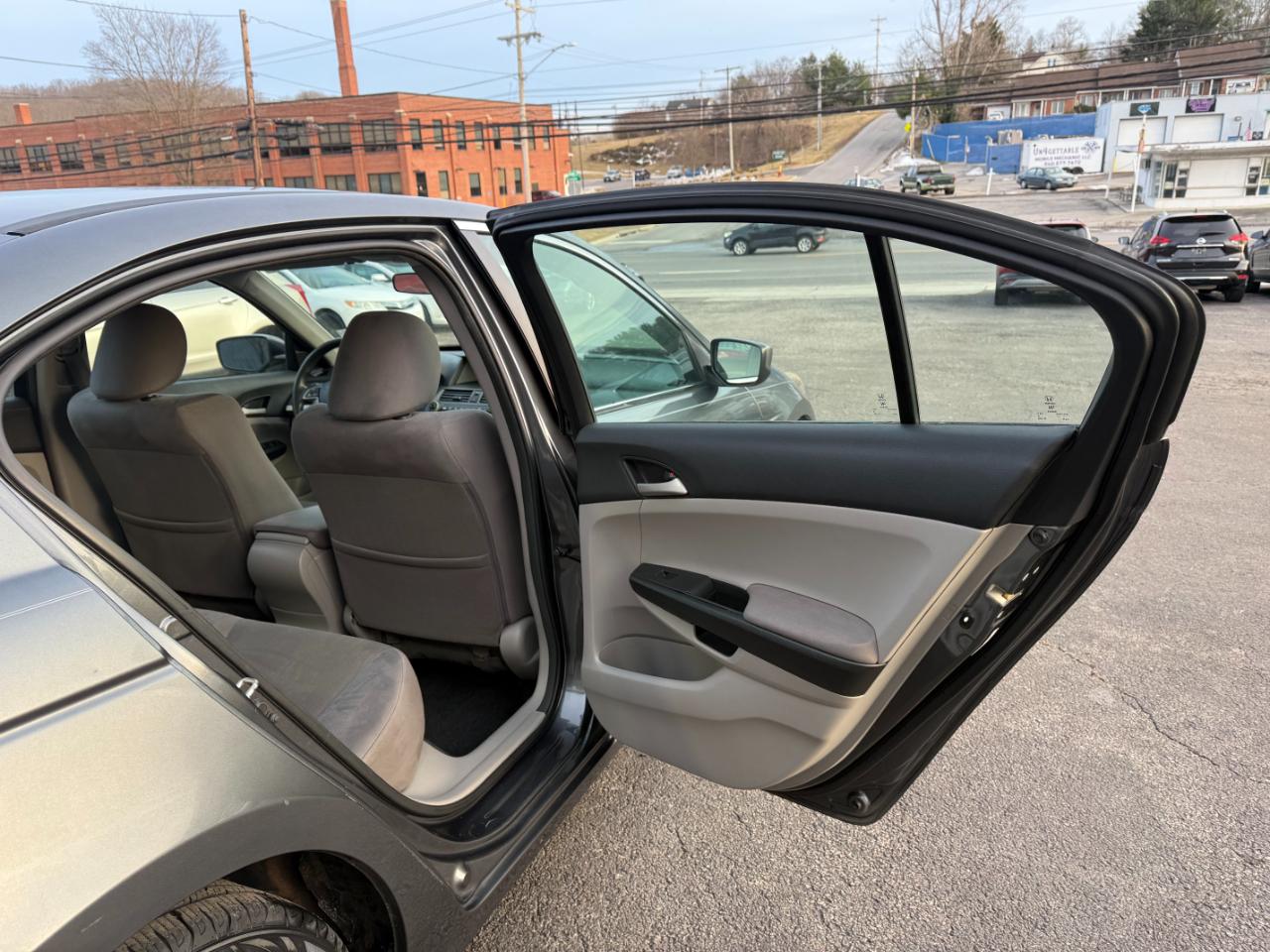 Honda Accord LX sedan AT 2012