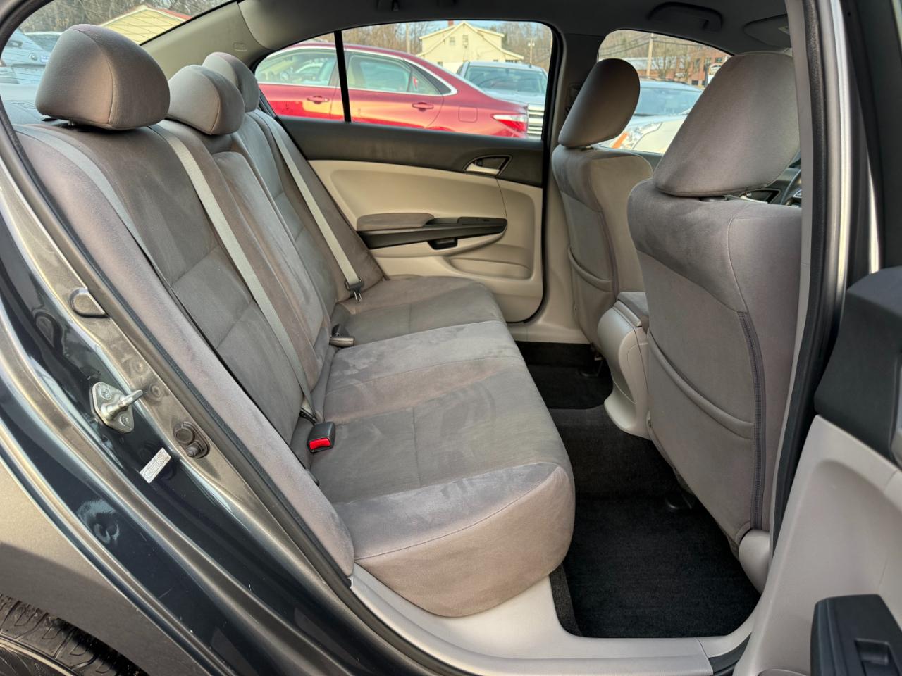 Honda Accord LX sedan AT 2012