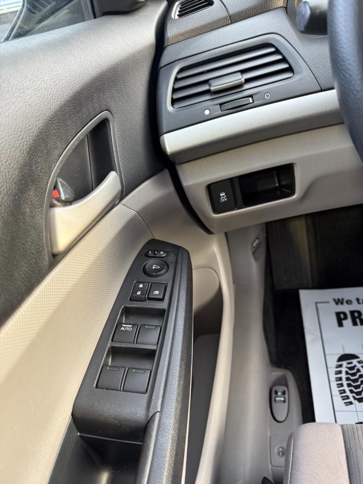 Honda Accord LX sedan AT 2012