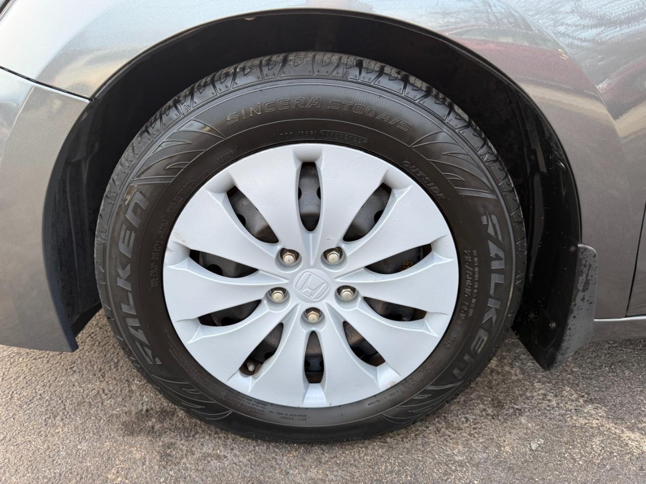 Honda Accord LX sedan AT 2012