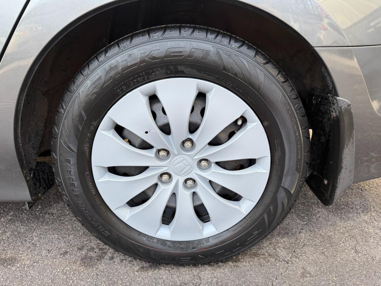 Honda Accord LX sedan AT 2012