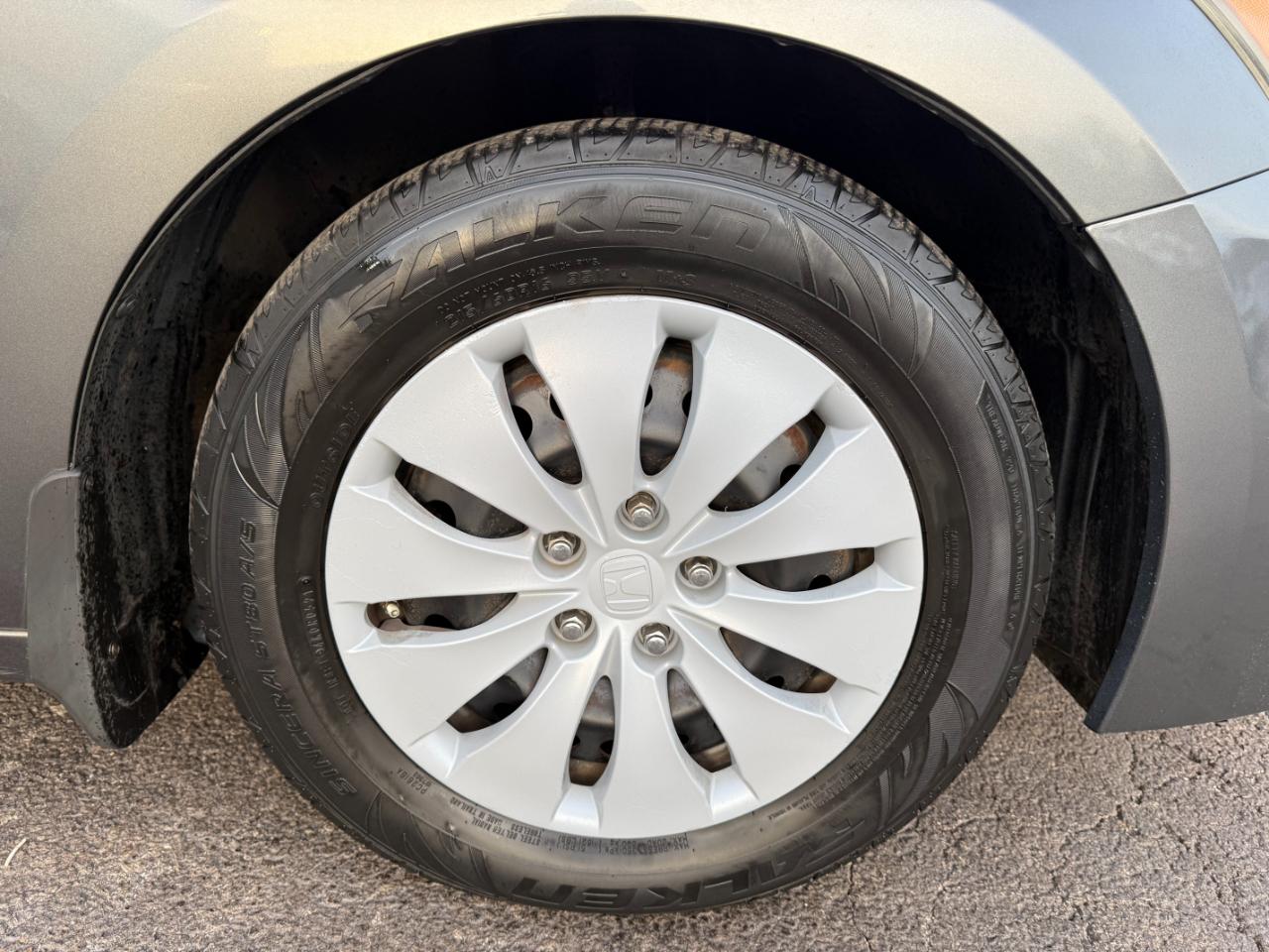 Honda Accord LX sedan AT 2012