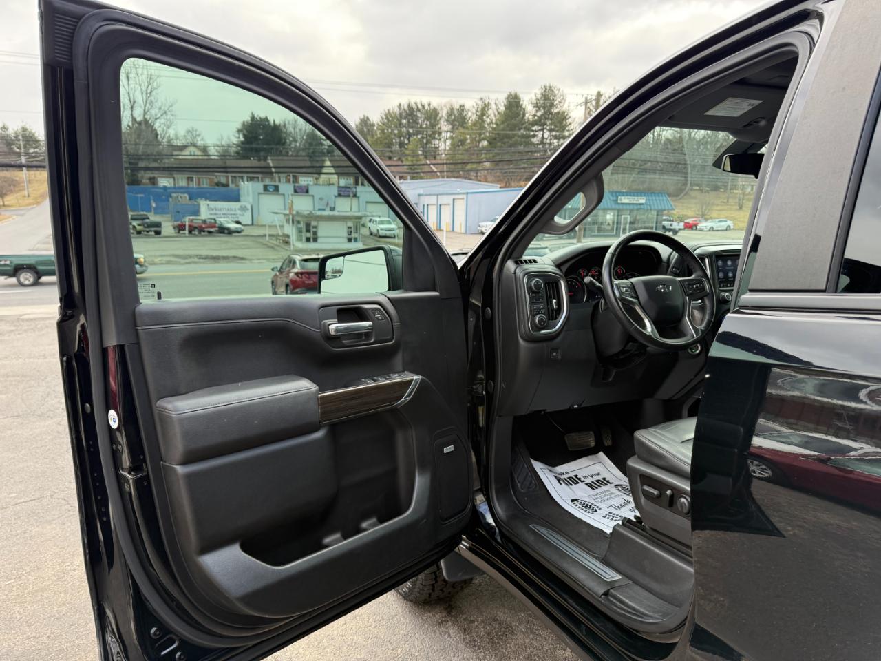 Chevrolet Silverado 1500 Limited LT Trail Boss Crew Cab Long Box 4WD 2022