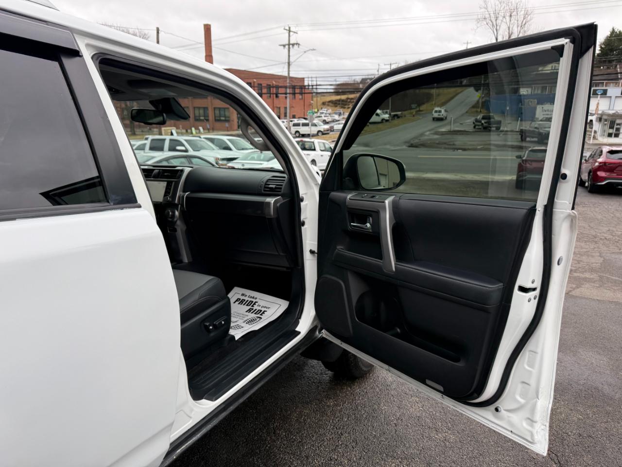 Toyota 4Runner SR5 4WD 2020