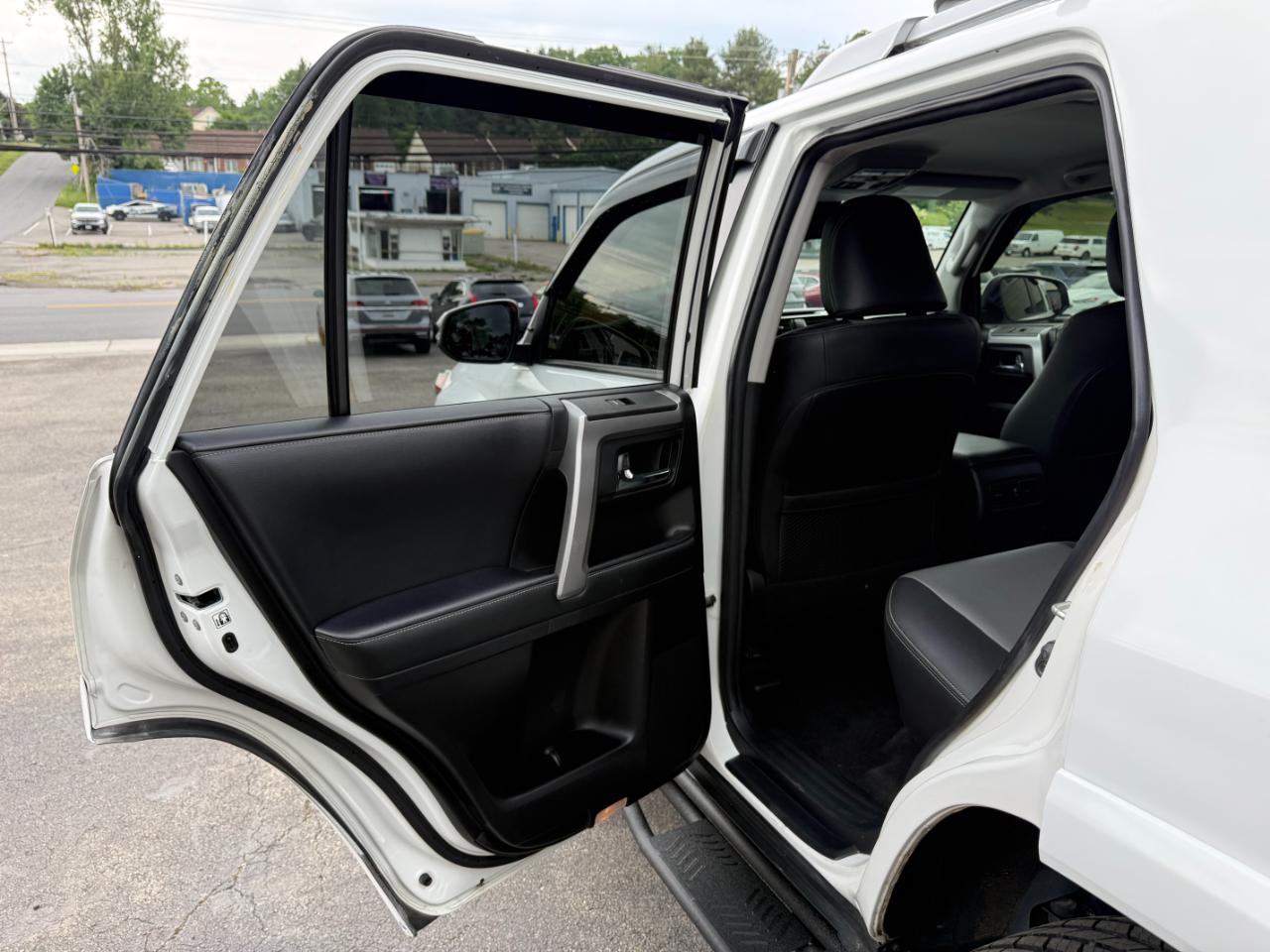 Toyota 4Runner SR5 4WD 2020