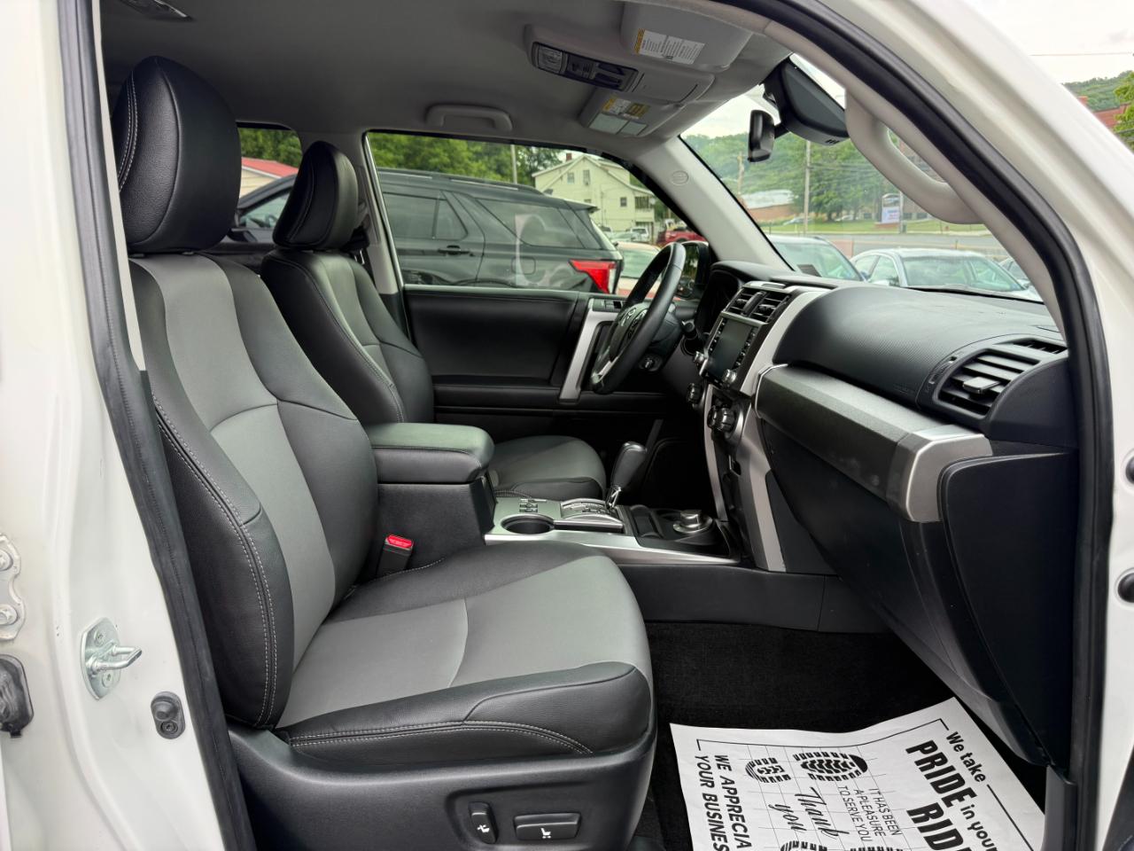 Toyota 4Runner SR5 4WD 2020