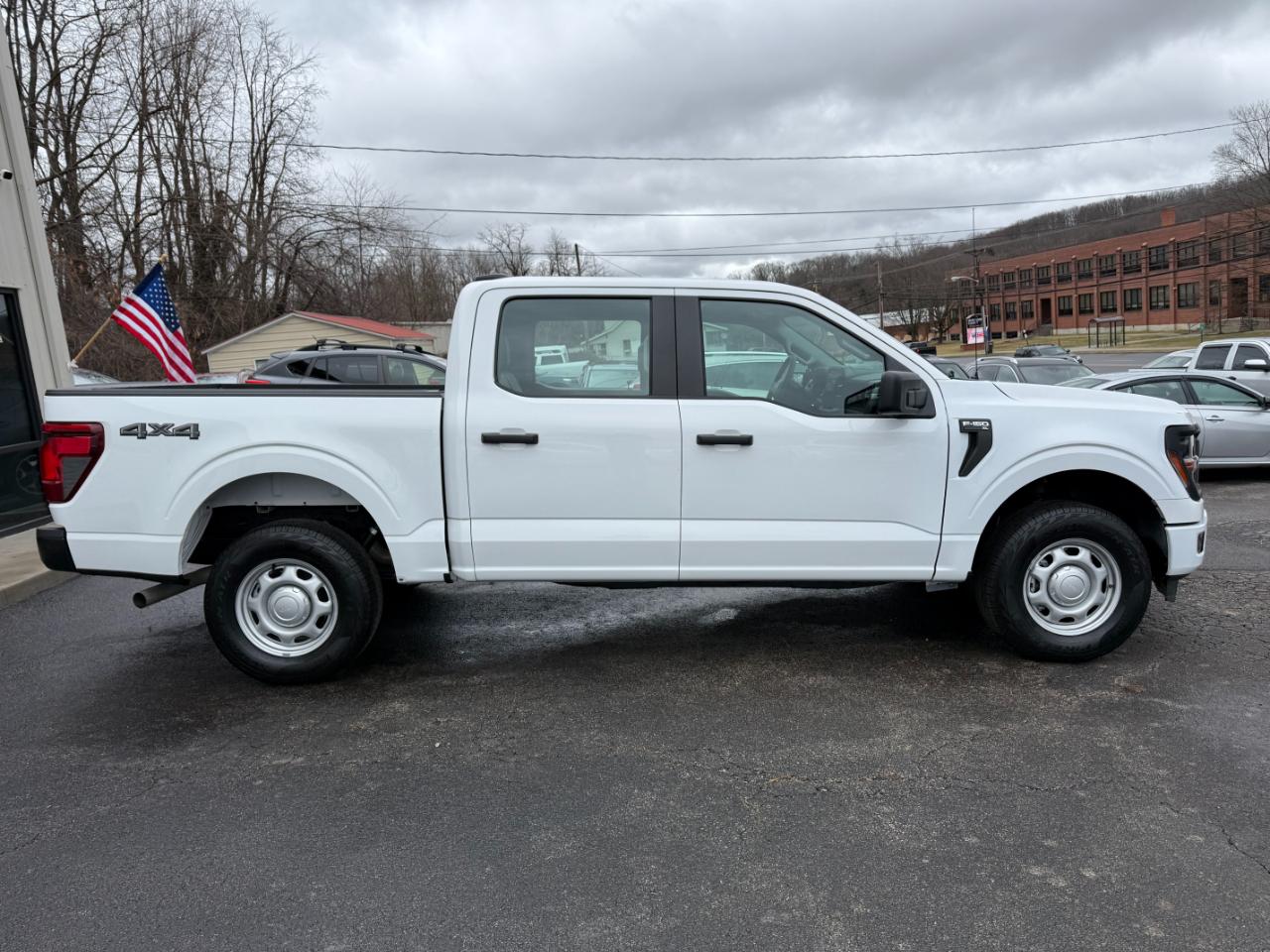 Ford F-150 XL SuperCrew 4WD 2024