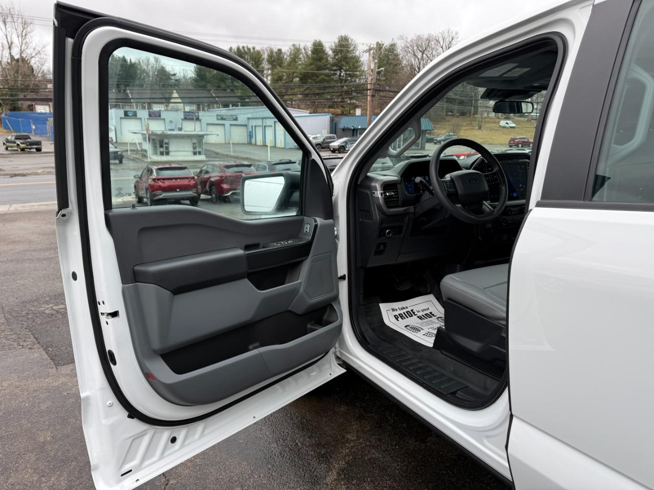 Ford F-150 XL SuperCrew 4WD 2024