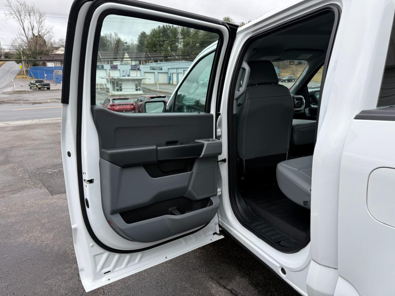 Ford F-150 XL SuperCrew 4WD 2024