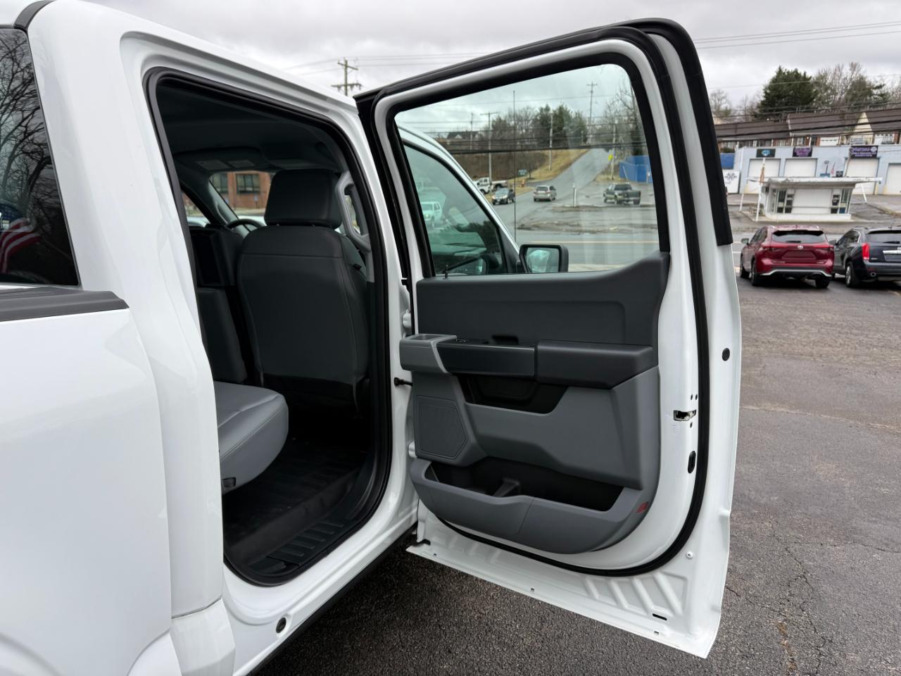 Ford F-150 XL SuperCrew 4WD 2024