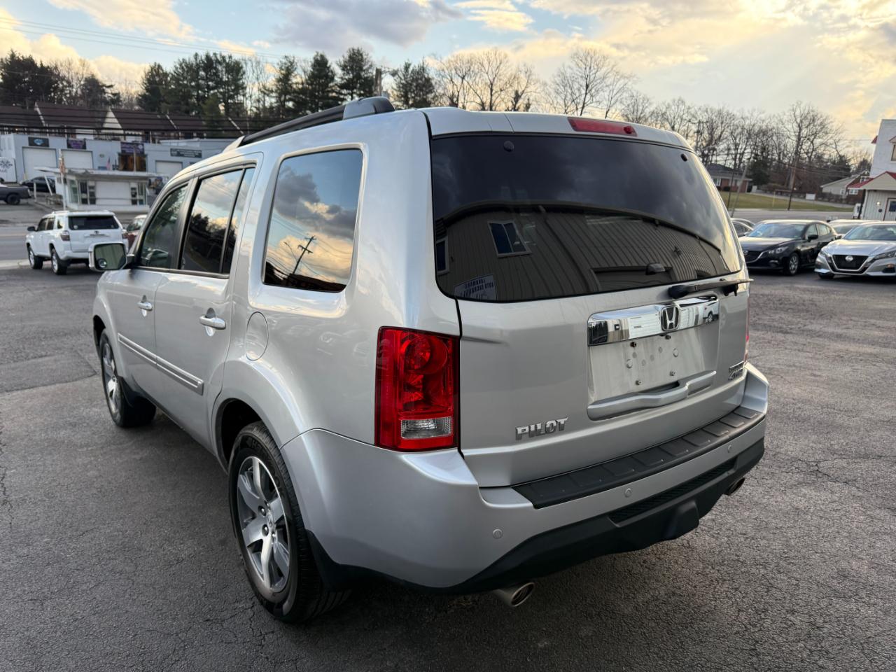 Honda Pilot Touring 4WD 5-Spd AT with DVD 2013