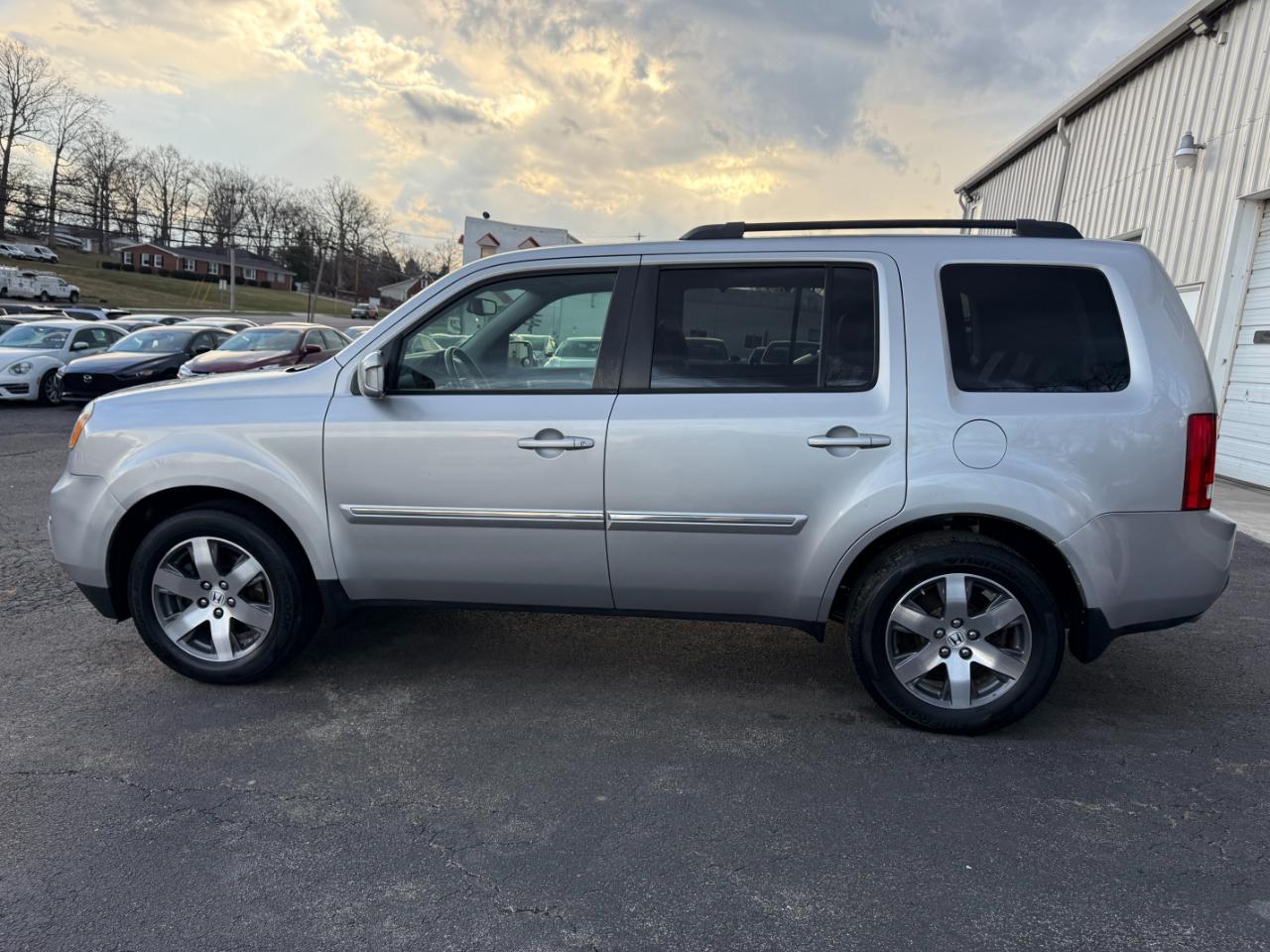 Honda Pilot Touring 4WD 5-Spd AT with DVD 2013