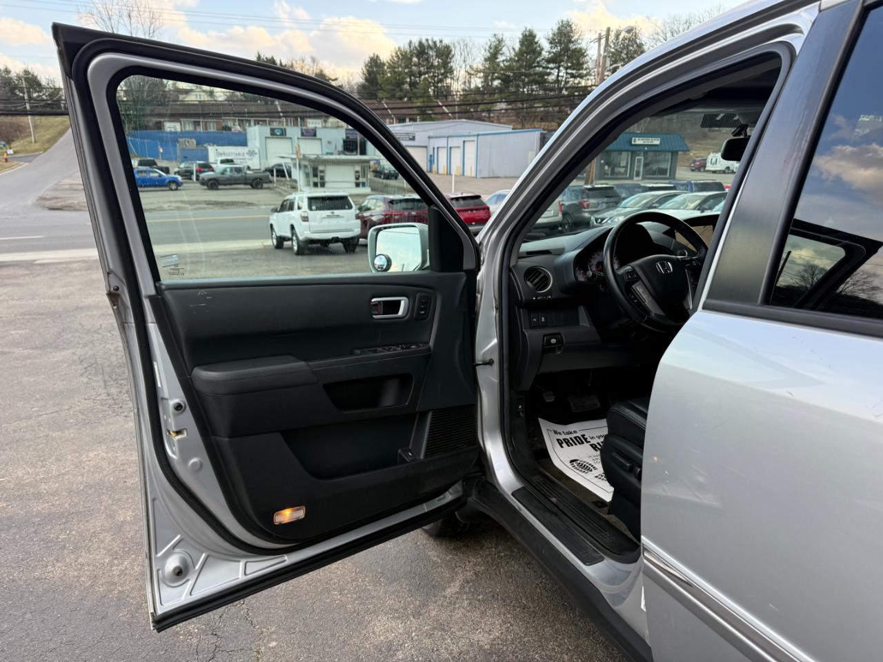 Honda Pilot Touring 4WD 5-Spd AT with DVD 2013