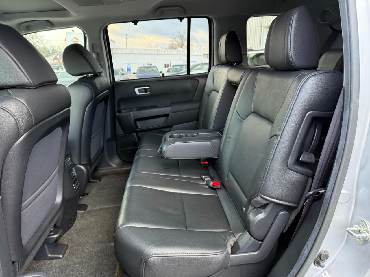 Honda Pilot Touring 4WD 5-Spd AT with DVD 2013