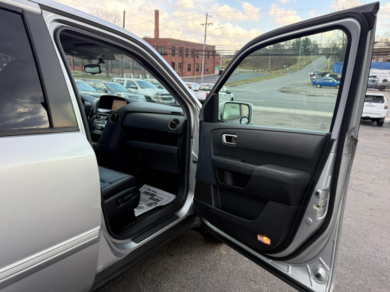 Honda Pilot Touring 4WD 5-Spd AT with DVD 2013