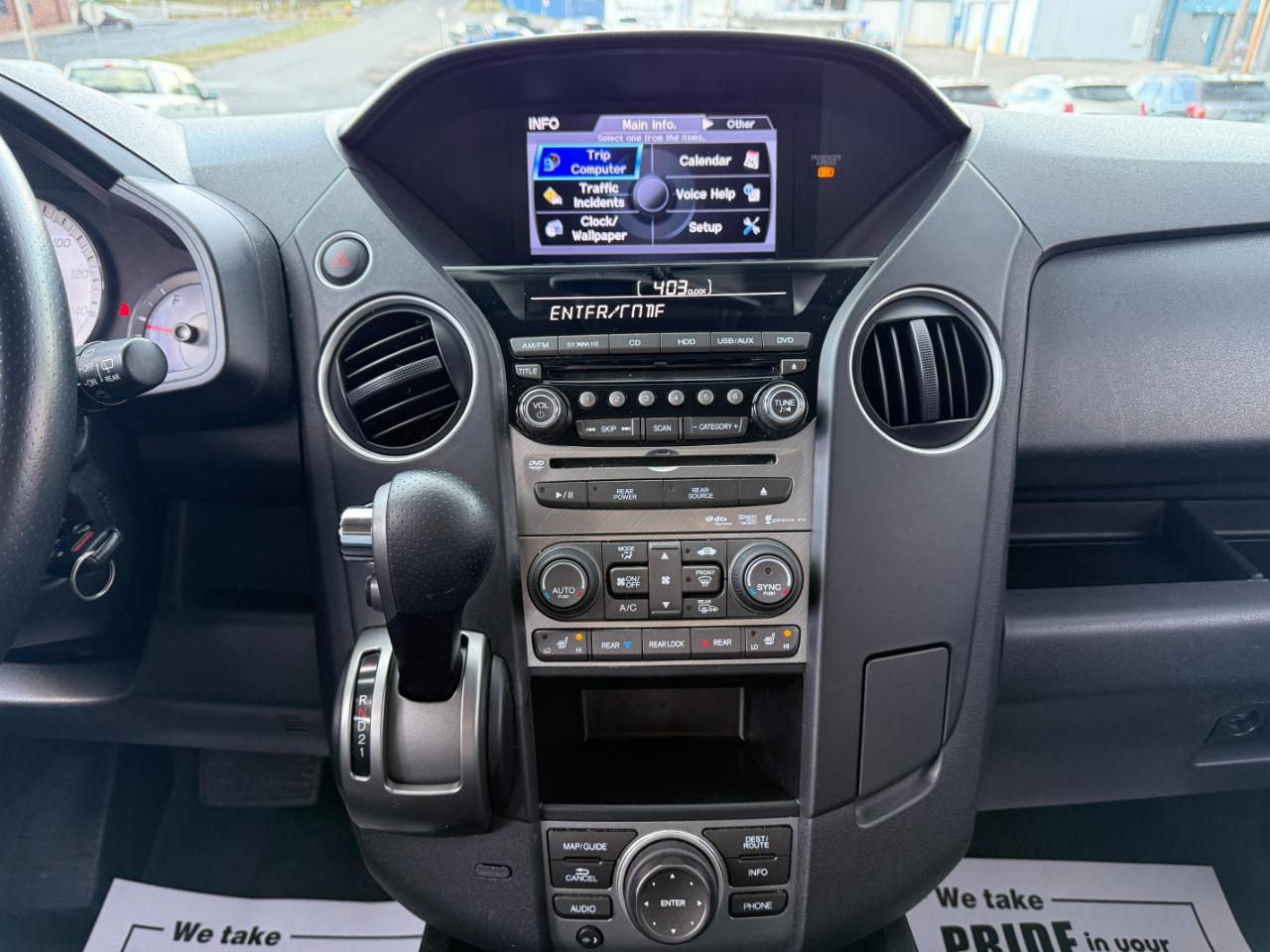 Honda Pilot Touring 4WD 5-Spd AT with DVD 2013