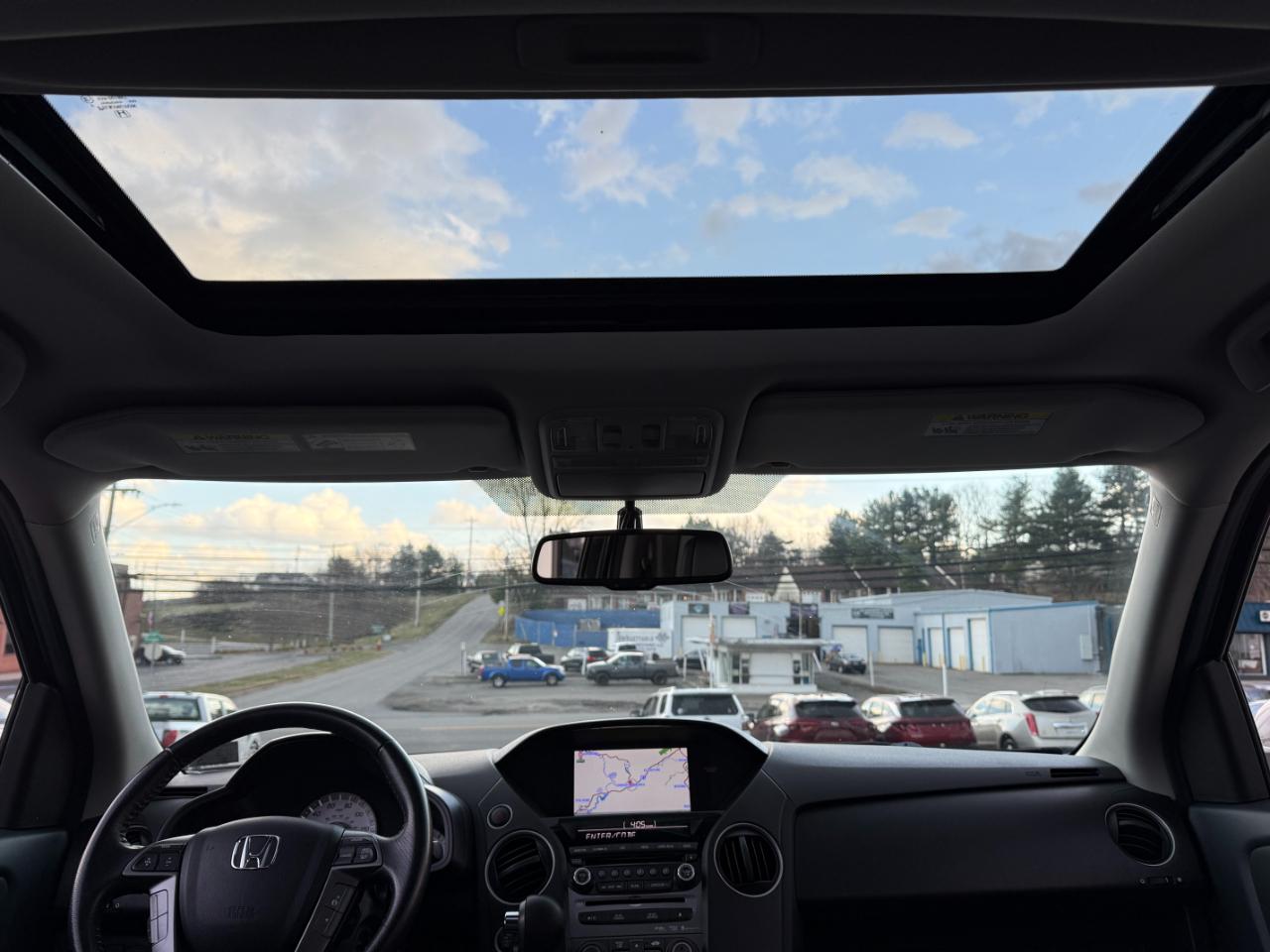 Honda Pilot Touring 4WD 5-Spd AT with DVD 2013