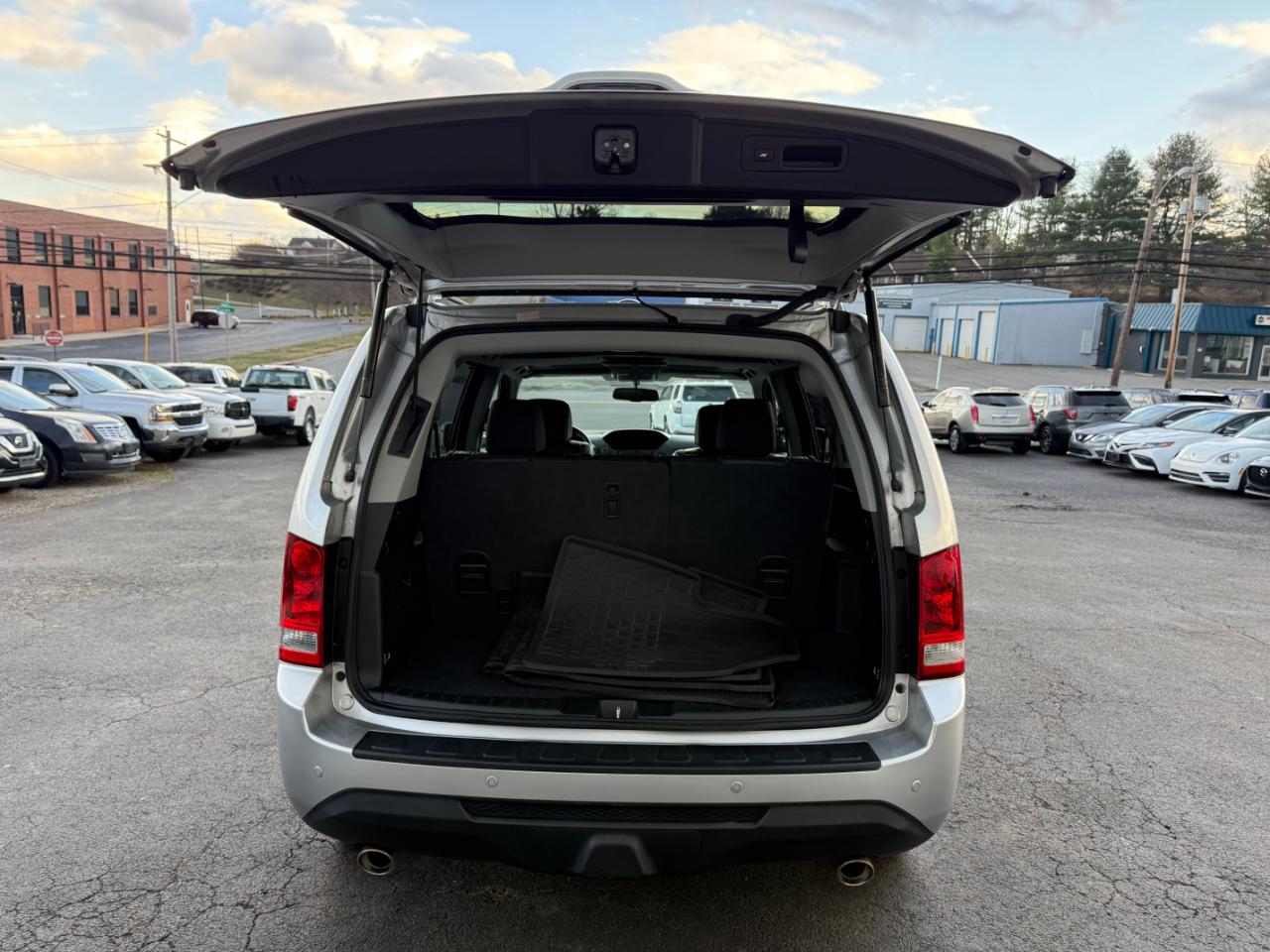 Honda Pilot Touring 4WD 5-Spd AT with DVD 2013