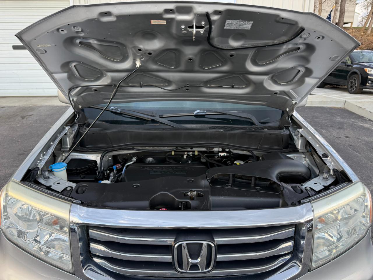 Honda Pilot Touring 4WD 5-Spd AT with DVD 2013