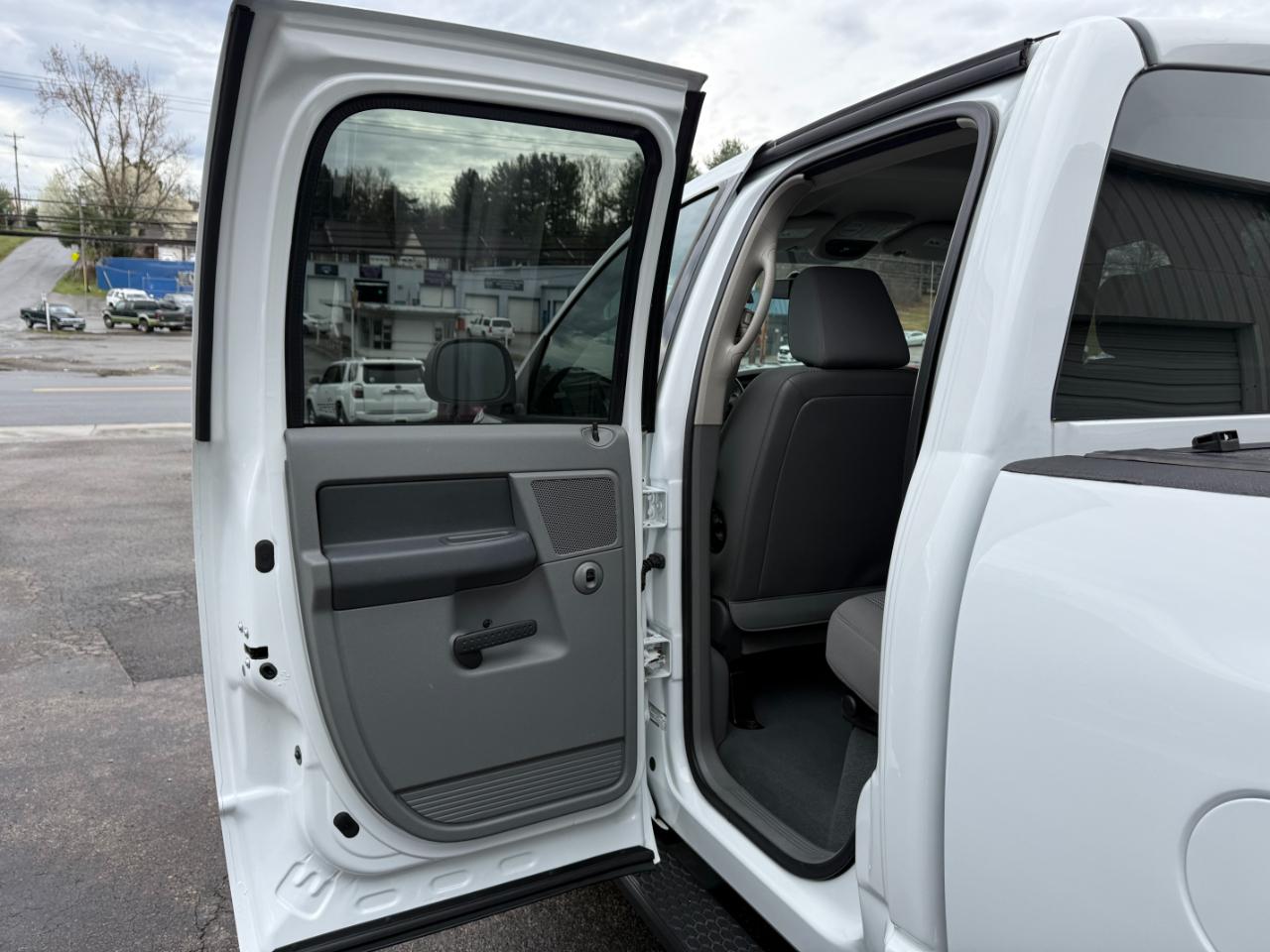 Dodge Ram 1500 SXT Quad Cab Long Bed 4WD 2008