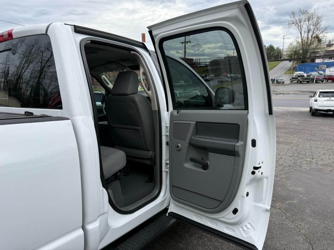 Dodge Ram 1500 SXT Quad Cab Long Bed 4WD 2008