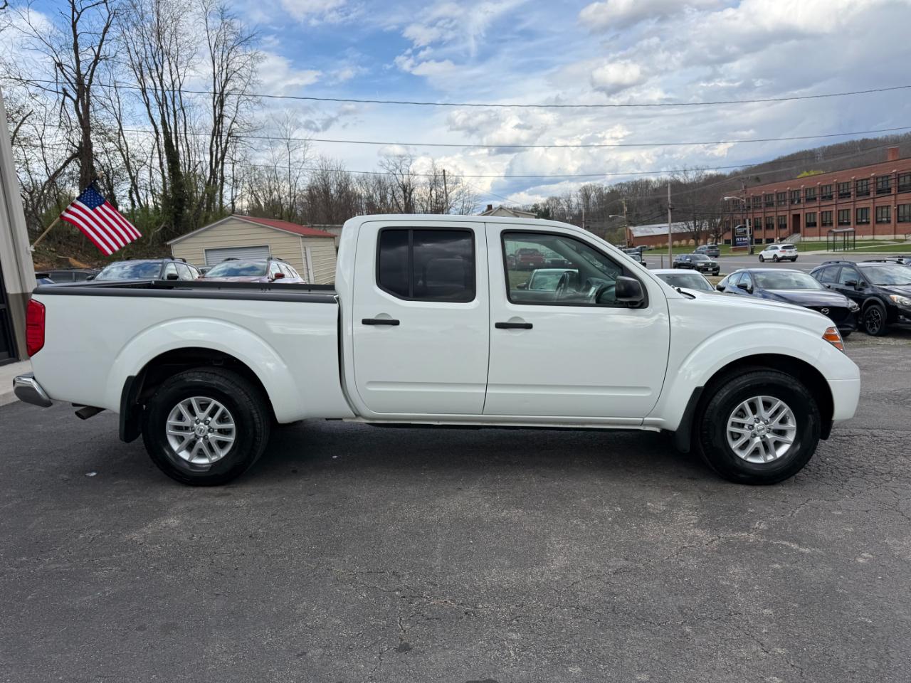 Nissan Frontier SV Crew Cab LWB 5AT 4WD 2017