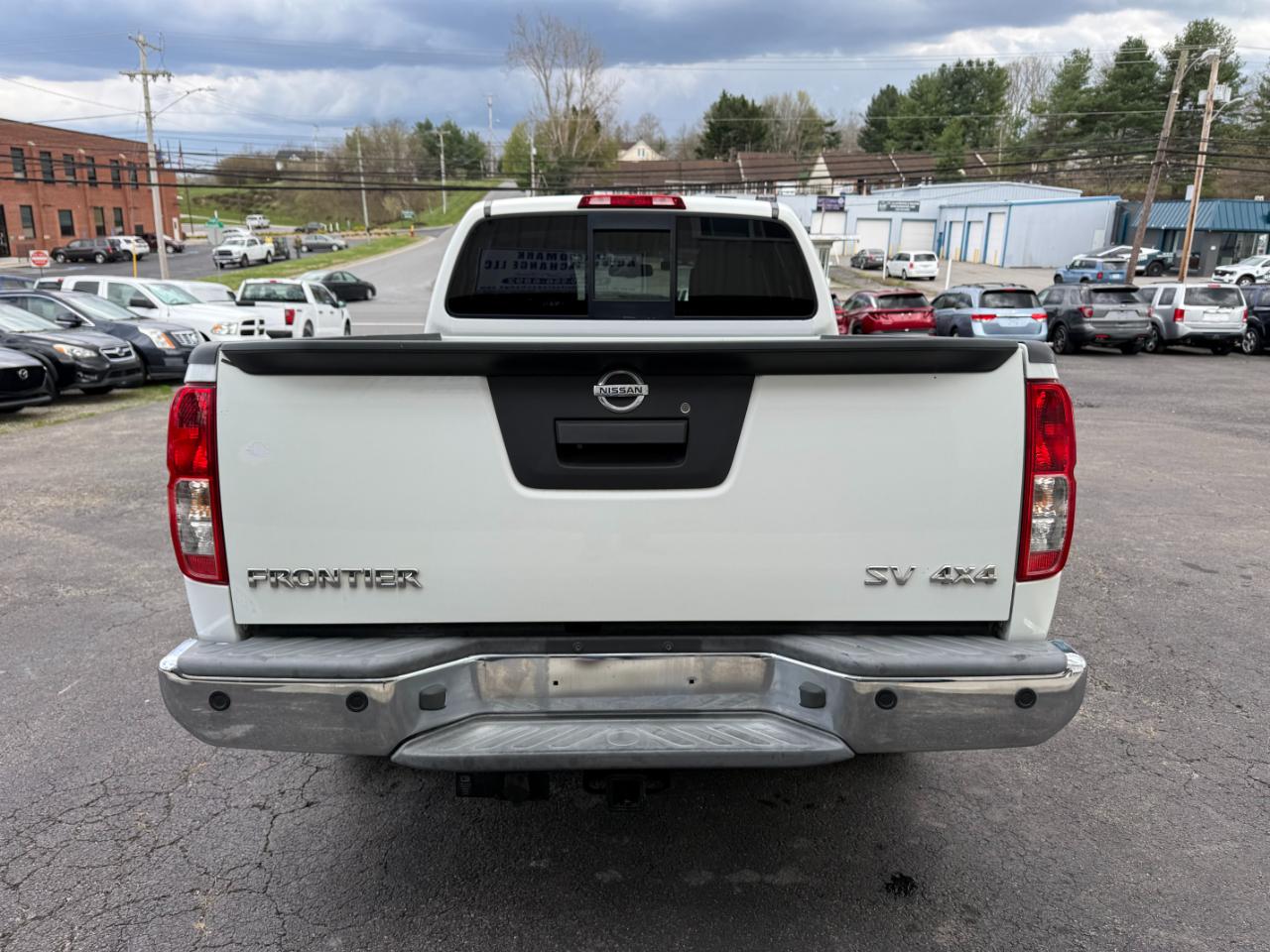 Nissan Frontier SV Crew Cab LWB 5AT 4WD 2017