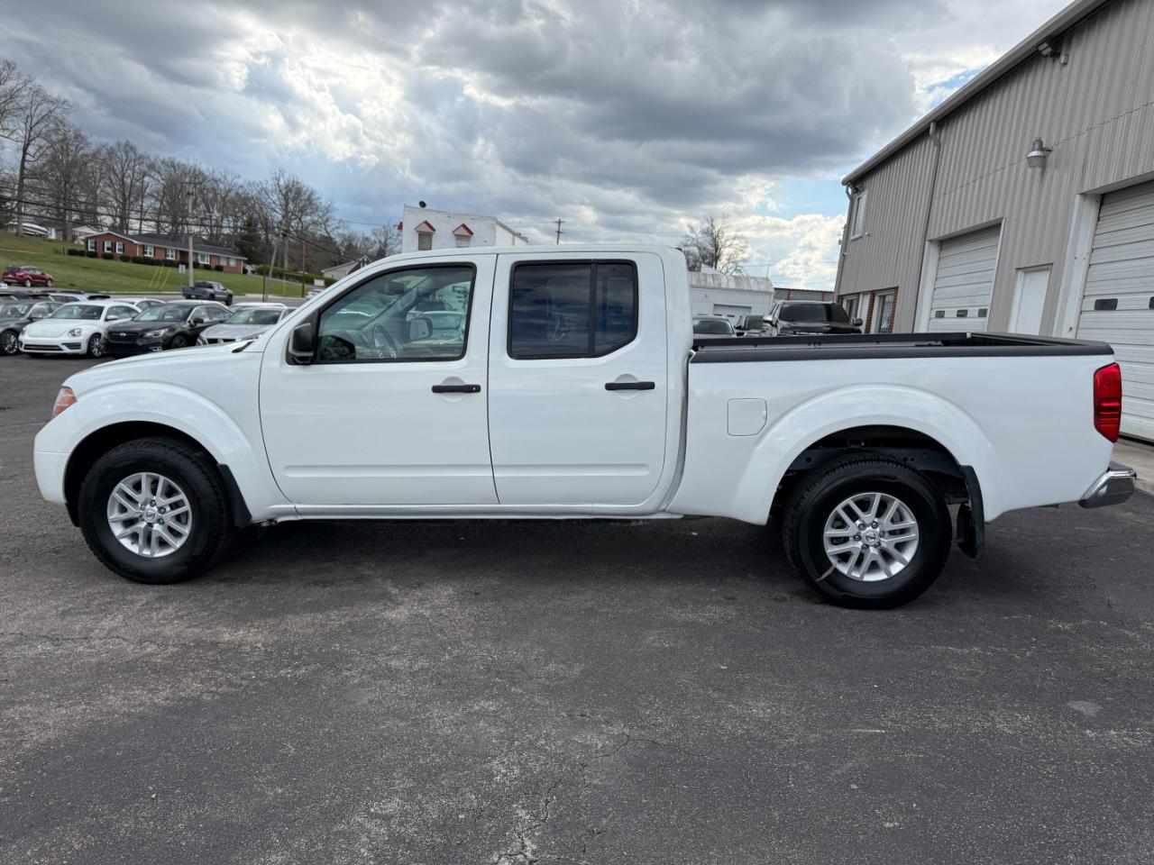 Nissan Frontier SV Crew Cab LWB 5AT 4WD 2017