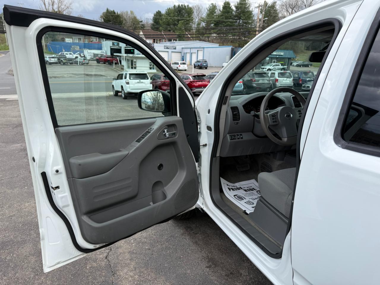Nissan Frontier SV Crew Cab LWB 5AT 4WD 2017