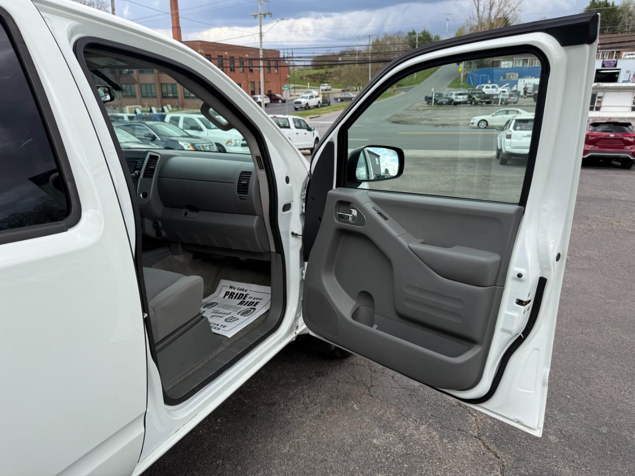 Nissan Frontier SV Crew Cab LWB 5AT 4WD 2017