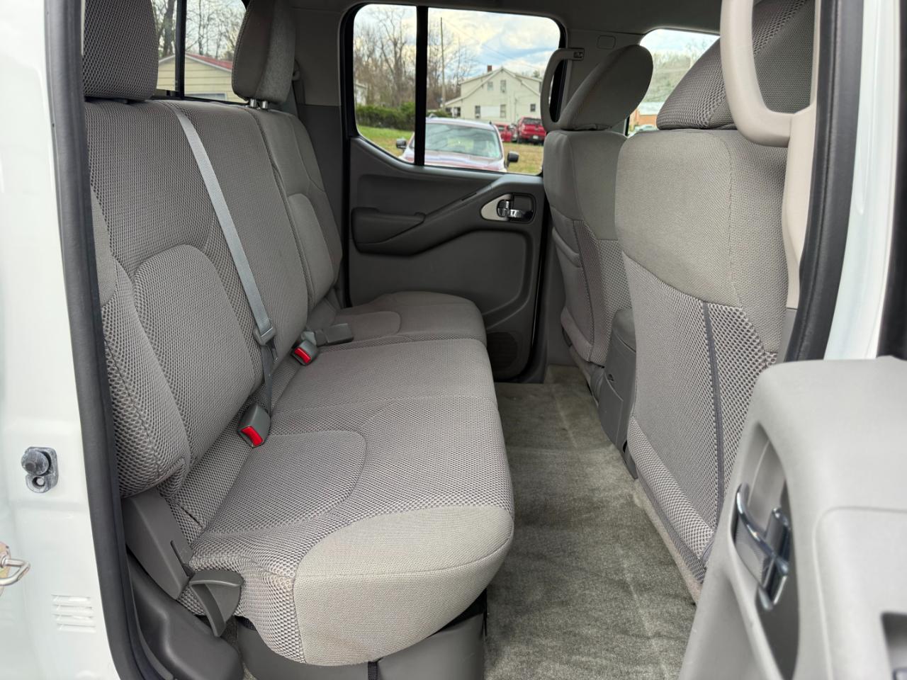 Nissan Frontier SV Crew Cab LWB 5AT 4WD 2017