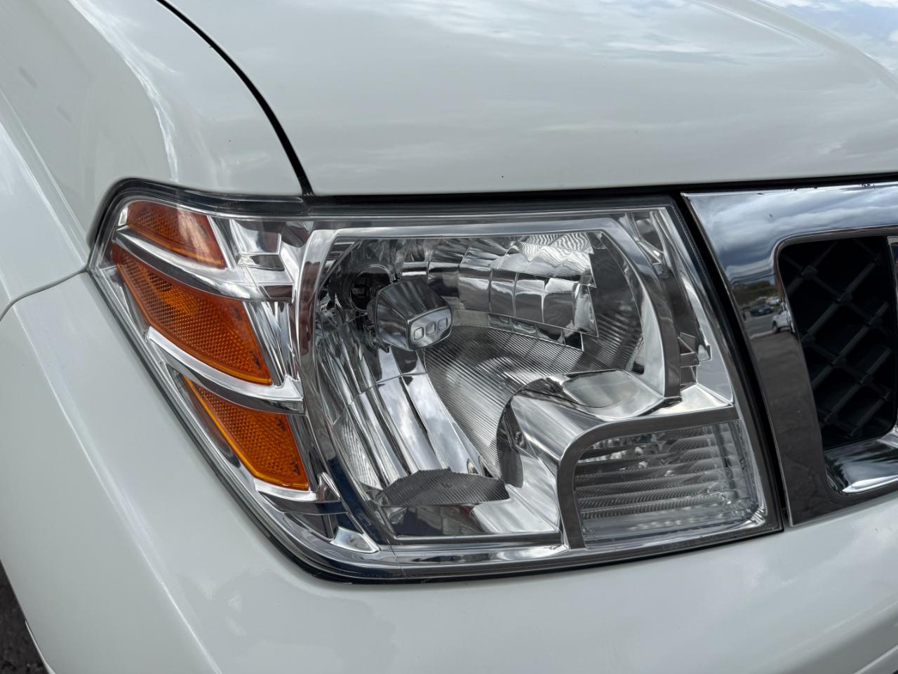 Nissan Frontier SV Crew Cab LWB 5AT 4WD 2017