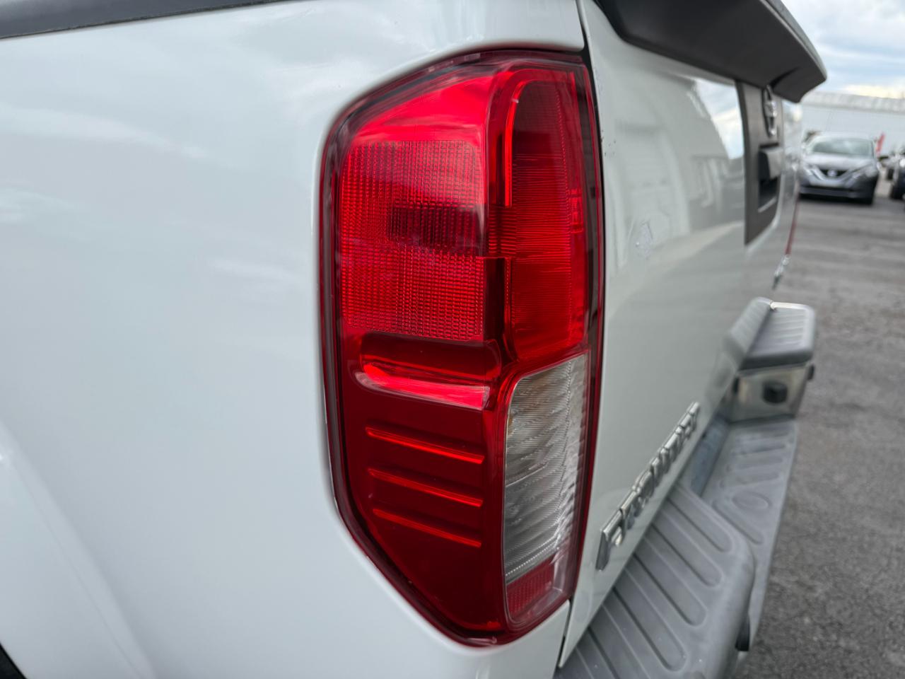 Nissan Frontier SV Crew Cab LWB 5AT 4WD 2017