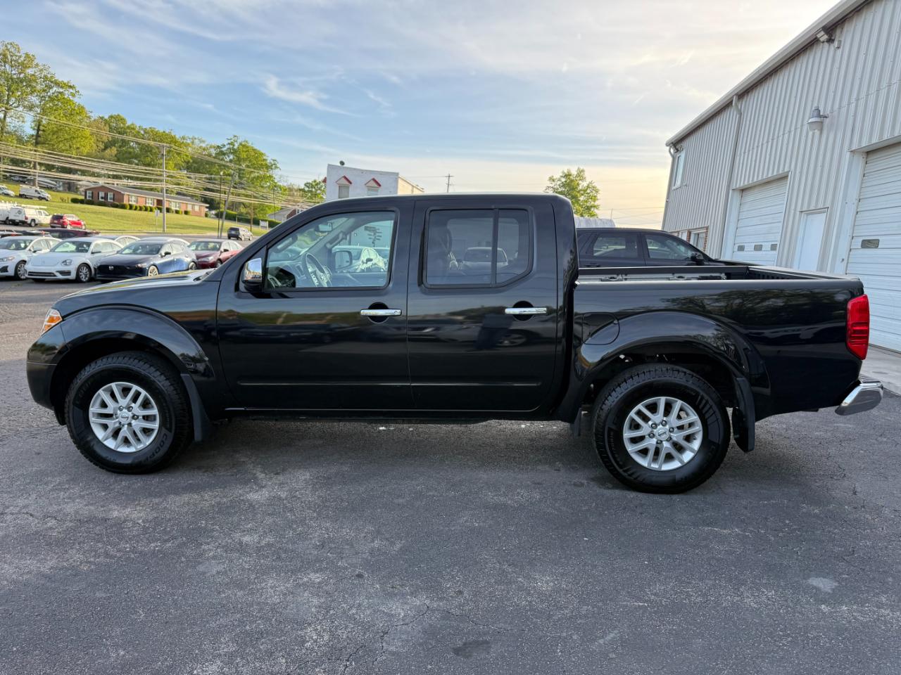 Nissan Frontier SV Crew Cab 5AT 4WD 2016