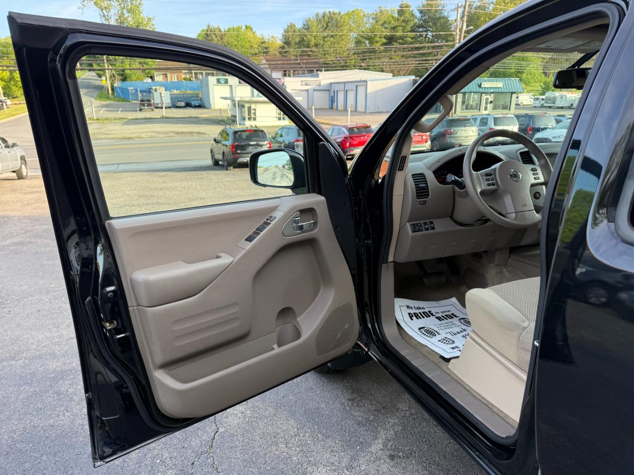 Nissan Frontier SV Crew Cab 5AT 4WD 2016