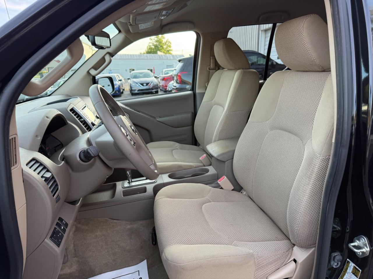 Nissan Frontier SV Crew Cab 5AT 4WD 2016