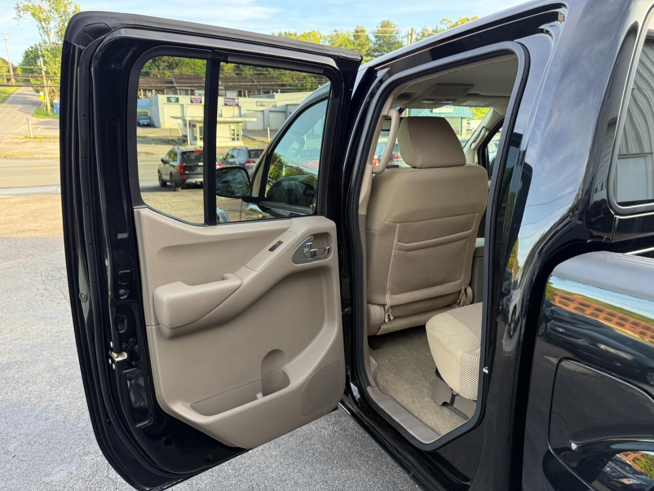 Nissan Frontier SV Crew Cab 5AT 4WD 2016