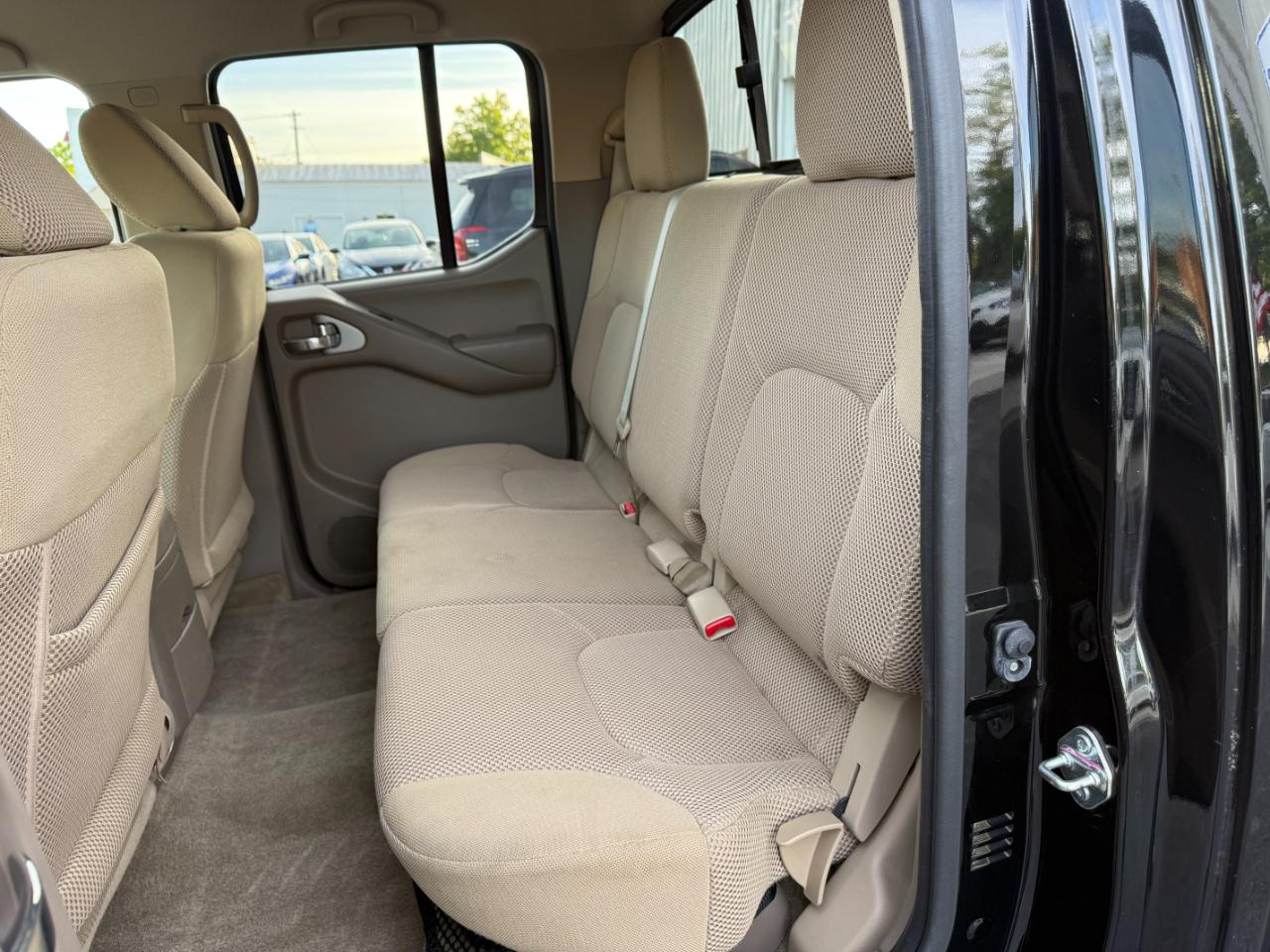 Nissan Frontier SV Crew Cab 5AT 4WD 2016